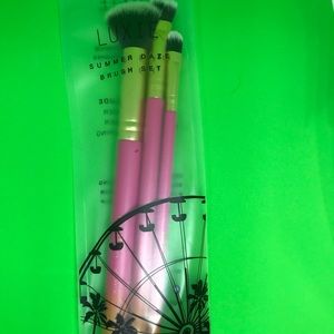 NEW Luxie summer daze 3 piece brush set NIP BRAND NEW